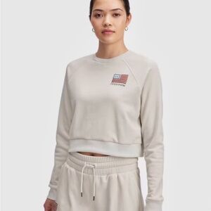 NWT Under Armour Rival Freedom Cropped Crew sweatshirt, flag, cream, medium